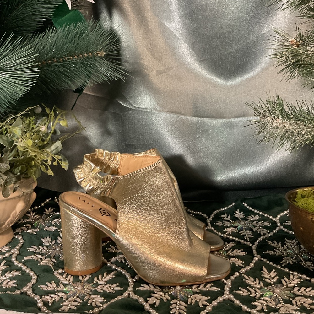 Gold foil block heel